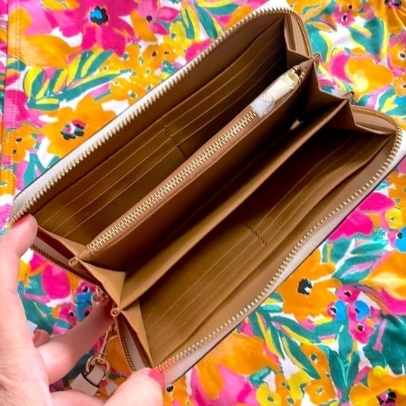 Brand New Coach Genuine Leather Chalk Quilt Long Zip Around Wristlet Wallet - Picture 10 of 15